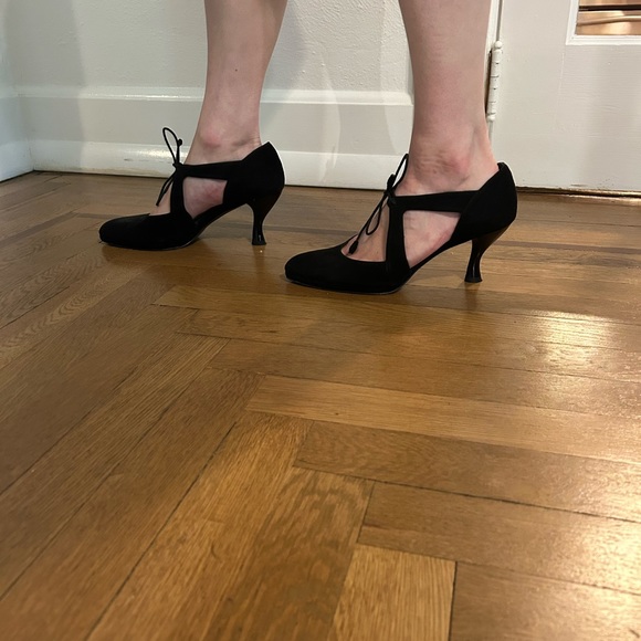 Vintage Stuart Weitzman black heels with tassel tie. Size 7.5m - Picture 3 of 7